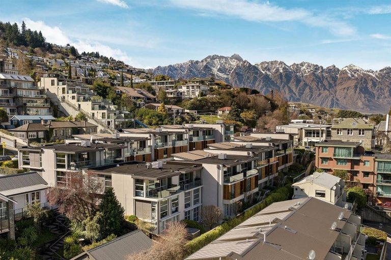Photo of property in The Beeches Apartments, 12/60 Hallenstein Street, Queenstown, 9300