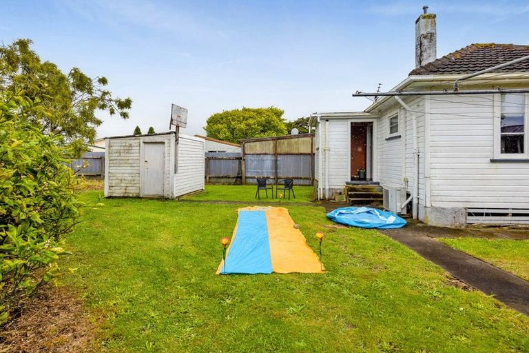 Photo of property in 13 Douglas Street, Hawera, 4610