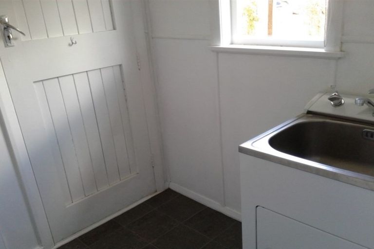 Photo of property in 12 Moray Place, Highbury, Palmerston North, 4412