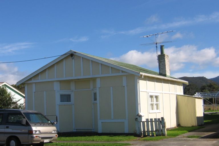 Photo of property in 14 Waite Street, Featherston, 5710