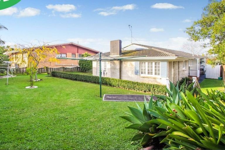 Photo of property in 2/27 Nui Mana Place, Te Atatu South, Auckland, 0610
