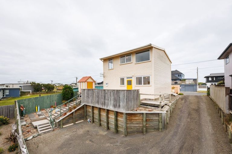 Photo of property in 19 Marine Parade South, Foxton Beach, Foxton, 4815