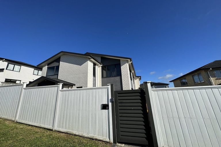 Photo of property in 89 Medallion Drive, Oteha, Auckland, 0632