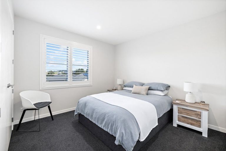 Photo of property in 32 Awanui Crescent, Matakana, 0985