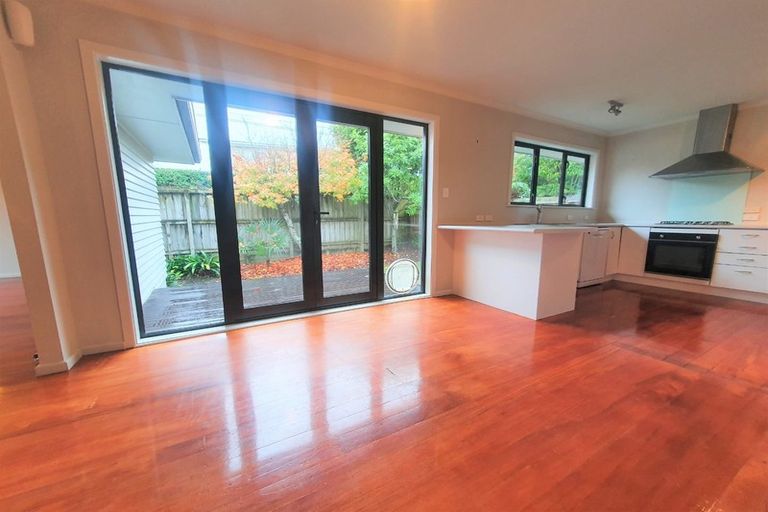 Photo of property in 57a Forrest Hill Road, Milford, Auckland, 0620