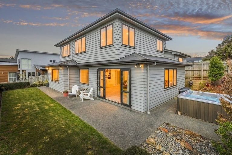 Photo of property in 75 Endeavour Drive, Whitby, Porirua, 5024