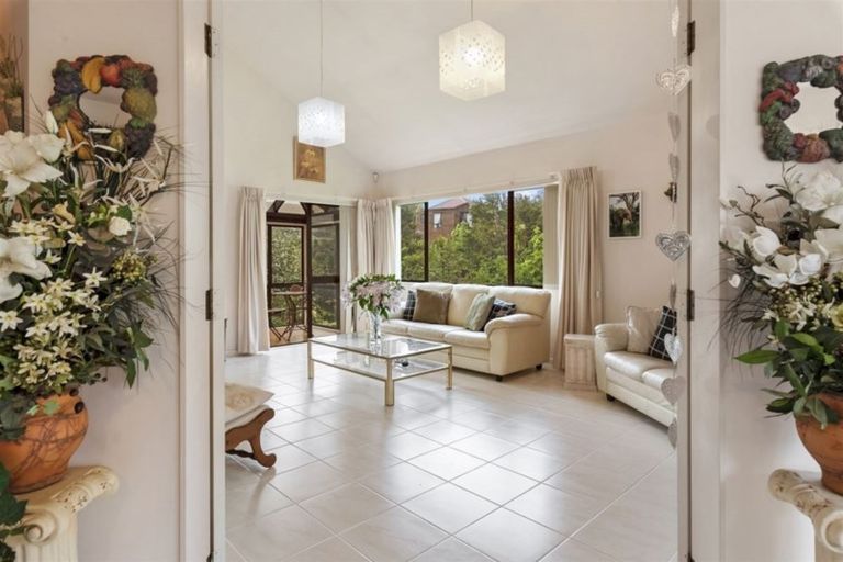 Photo of property in 2/12 Centorian Drive, Windsor Park, Auckland, 0632