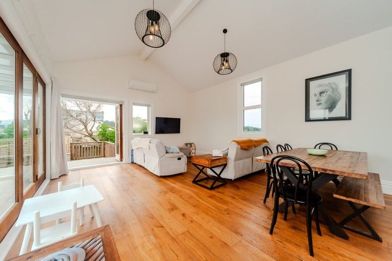 Photo of property in 1 Torquay Terrace, Newtown, Wellington, 6021