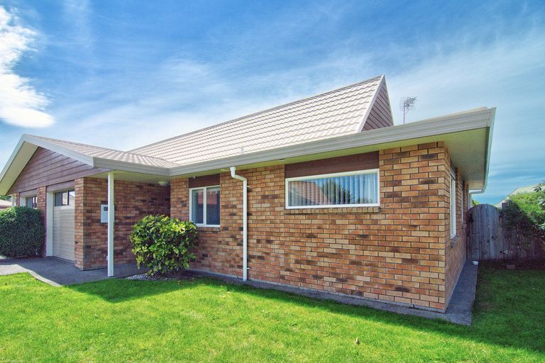 Photo of property in Holdsworth Villas, 70/2 William Donald Drive, Solway, Masterton, 5810