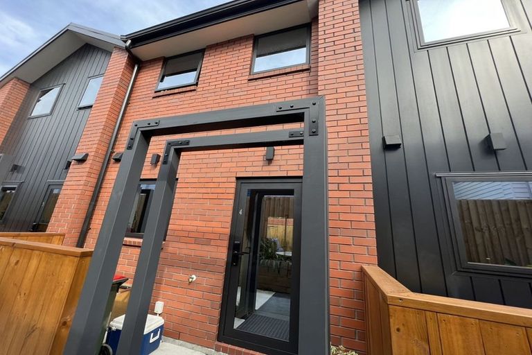 Photo of property in 4/10 Yeovil Road, Te Atatu Peninsula, Auckland, 0610