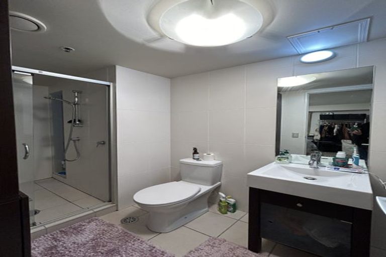 Photo of property in Aqua, 2/74 Oriental Parade, Oriental Bay, Wellington, 6011