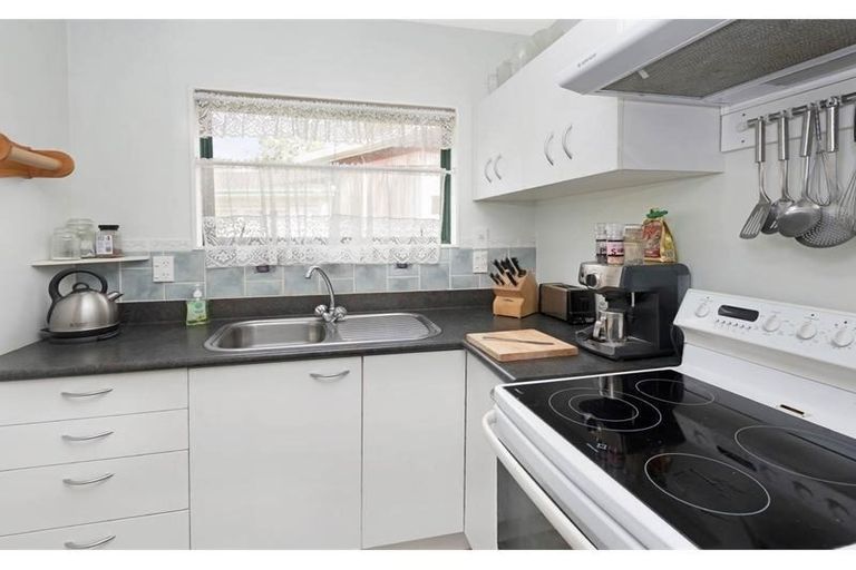 Photo of property in 29 Bert Wilson Place, Cockle Bay, Auckland, 2014