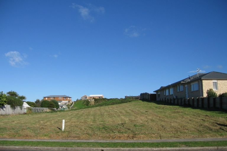 Photo of property in 8 Barrett Drive, Waikanae Beach, Waikanae, 5036