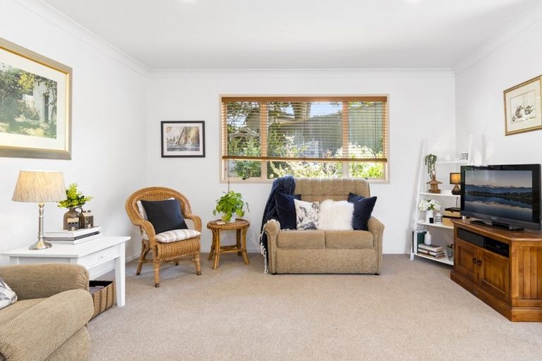 Photo of property in 42 Bell Common Close, Bethlehem, Tauranga, 3110