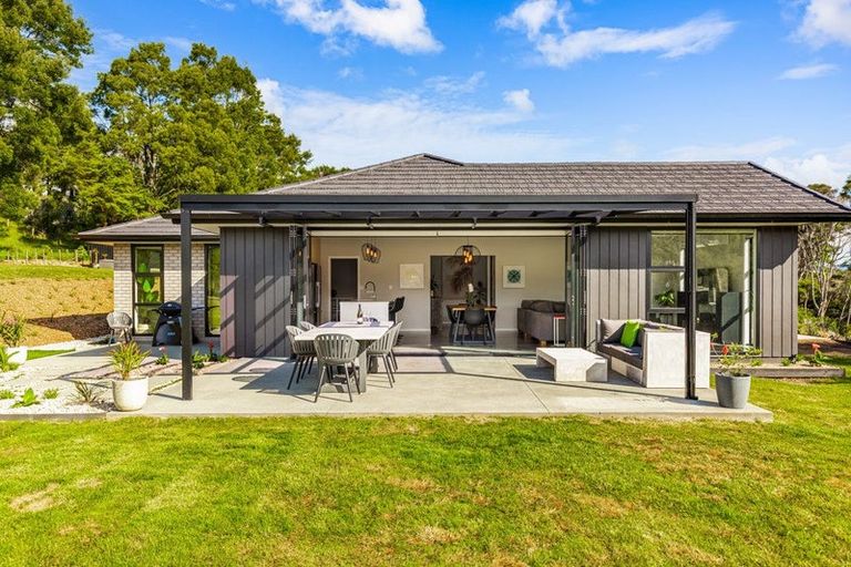 Photo of property in 224 Birdwood Road, Massey, Auckland, 0614