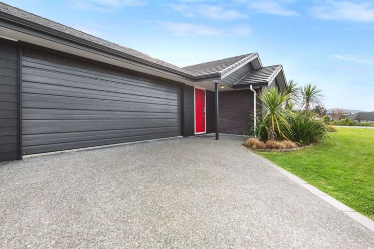 Photo of property in 1 Banks Boulevard, Whitby, Porirua, 5024