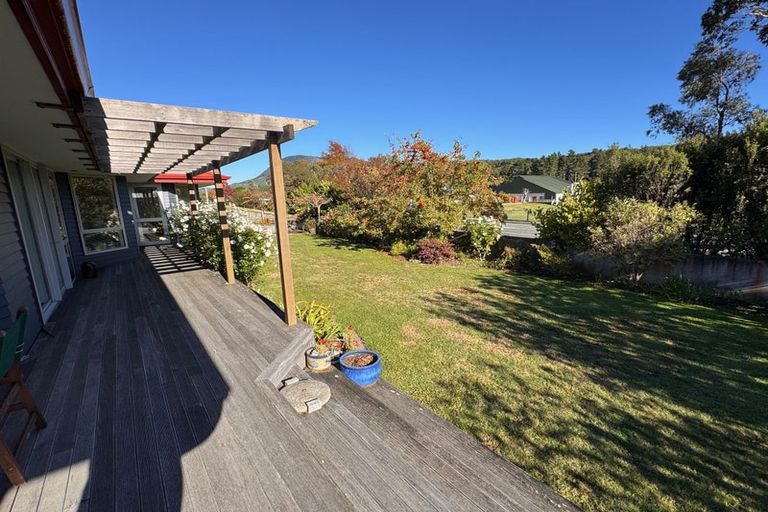 Photo of property in 6 Weka Place, Picton, 7220