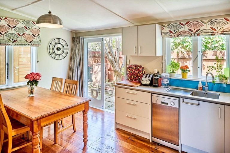 Photo of property in 57 Marine Parade, Eastbourne, Lower Hutt, 5013