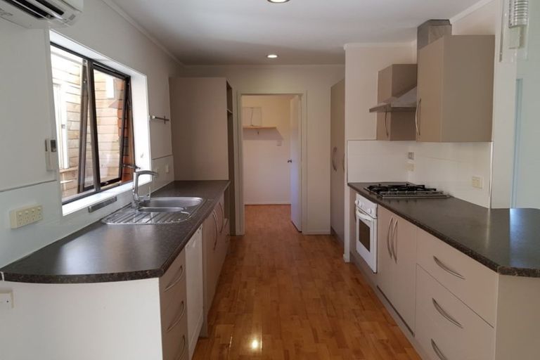 Photo of property in 65 Kurnell Drive, Botany Downs, Auckland, 2010