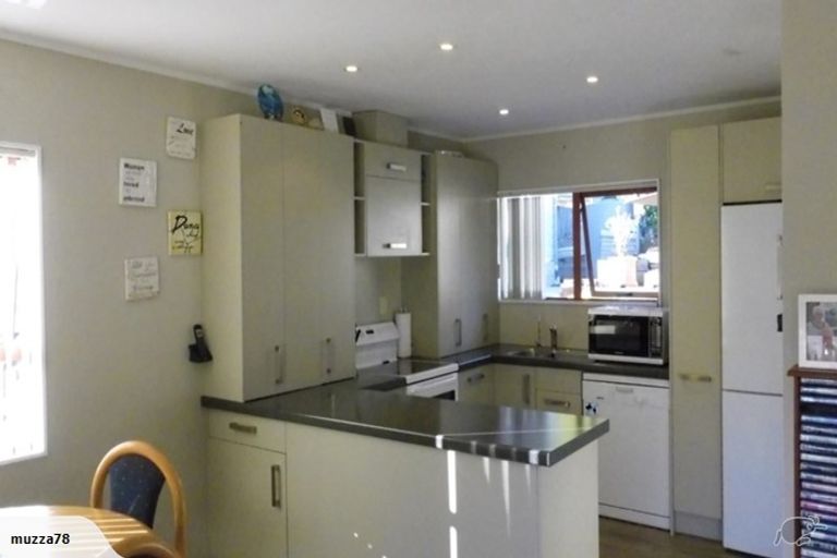 Photo of property in 4 William Hadlow Place, Hatfields Beach, Orewa, 0931