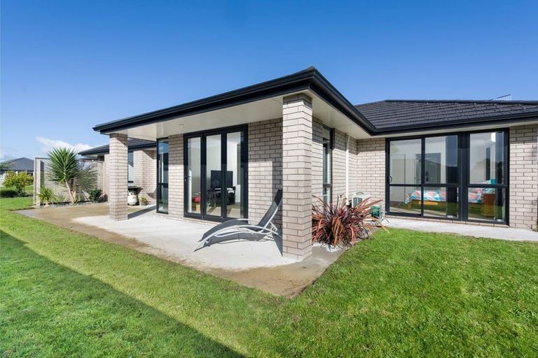 Photo of property in 15 Lewknor Drive, Papamoa Beach, Papamoa, 3118