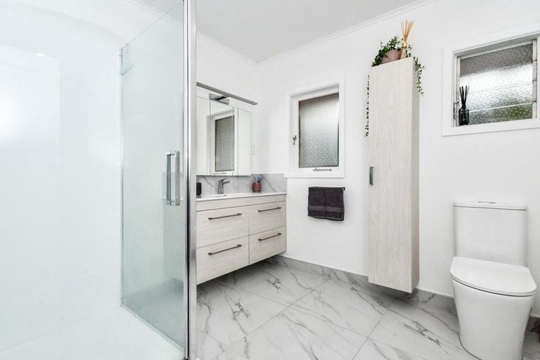 Photo of property in 18 Walpole Avenue, Hillpark, Auckland, 2102