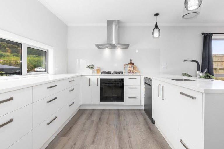 Photo of property in 60 Hokioi Drive, Kenepuru, Porirua, 5022