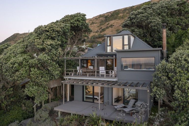 Photo of property in 84 Ames Street, Paekakariki, 5034