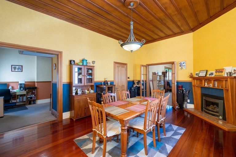 Photo of property in 27 Napier Terrace, Hospital Hill, Napier, 4110