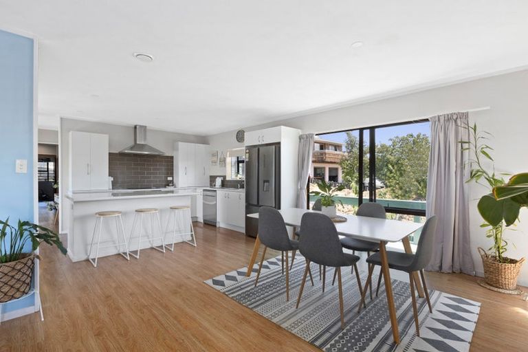 Photo of property in 21 Red Beach Road, Red Beach, 0932