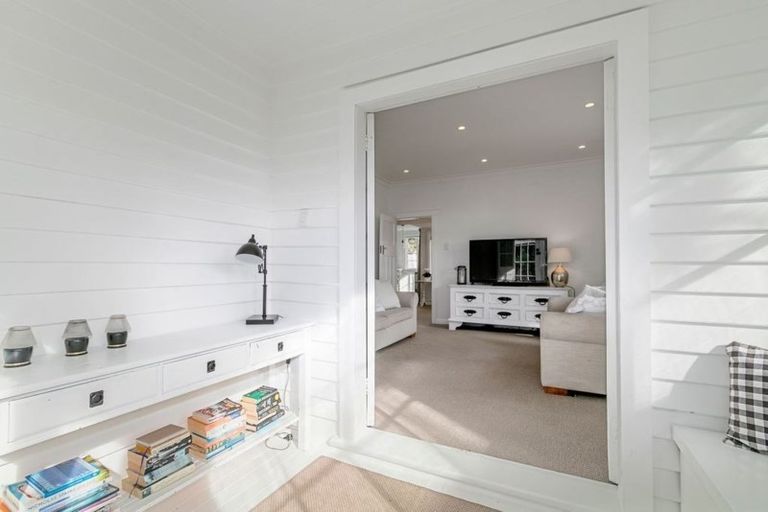 Photo of property in 6 Kowhai Street, Eastbourne, Lower Hutt, 5013