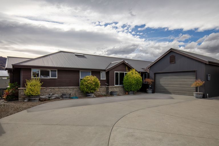 Photo of property in 6 Houlahan Street, Clyde, 9330