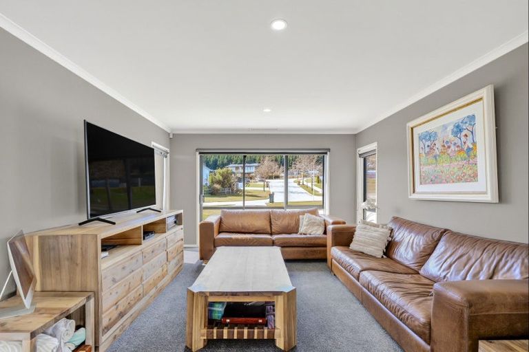 Photo of property in 7 Centre Crescent, Wanaka, 9305