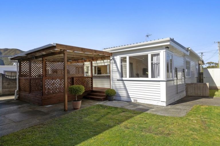 Photo of property in 21 Elizabeth Street, Moera, Lower Hutt, 5010