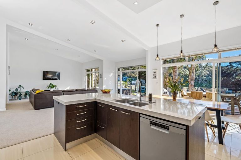 Photo of property in 15 Hawaiian Parade, Arkles Bay, Whangaparaoa, 0932