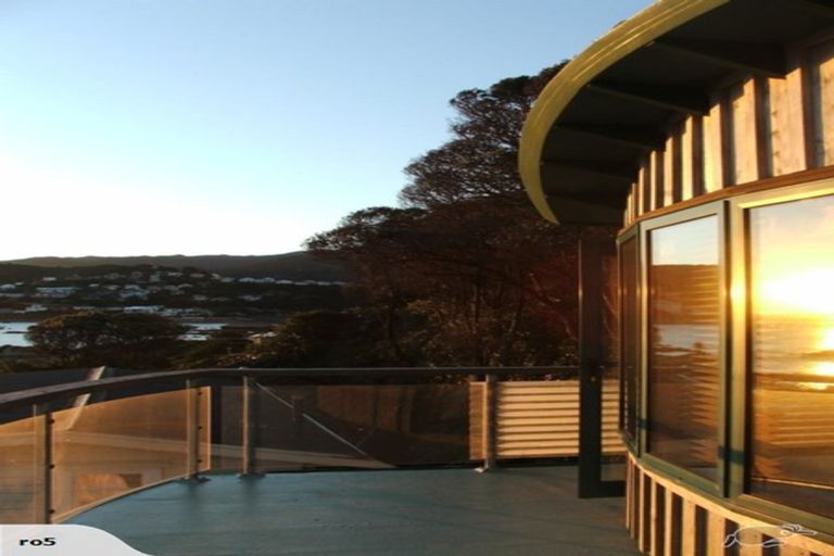 Photo of property in 166 The Esplanade, Houghton Bay, Wellington, 6023