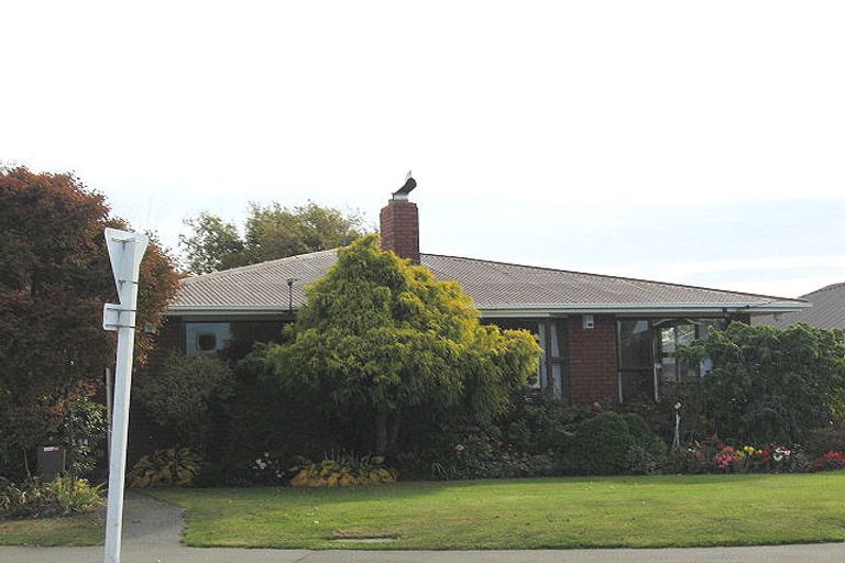 Photo of property in 2/52 Middlepark Road, Sockburn, Christchurch, 8042