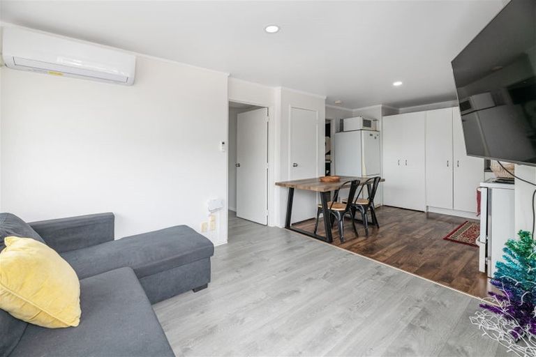 Photo of property in 1/13a Kitewao Street, Northcote, Auckland, 0627