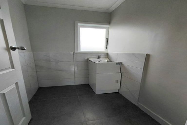 Photo of property in 383 West Coast Road, Glen Eden, Auckland, 0602