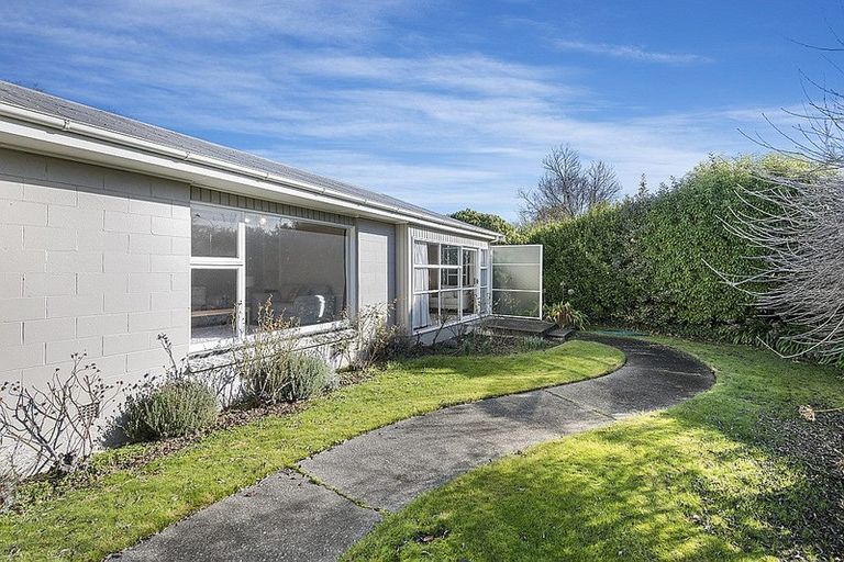 Photo of property in 2 Seagrave Place, Ilam, Christchurch, 8041