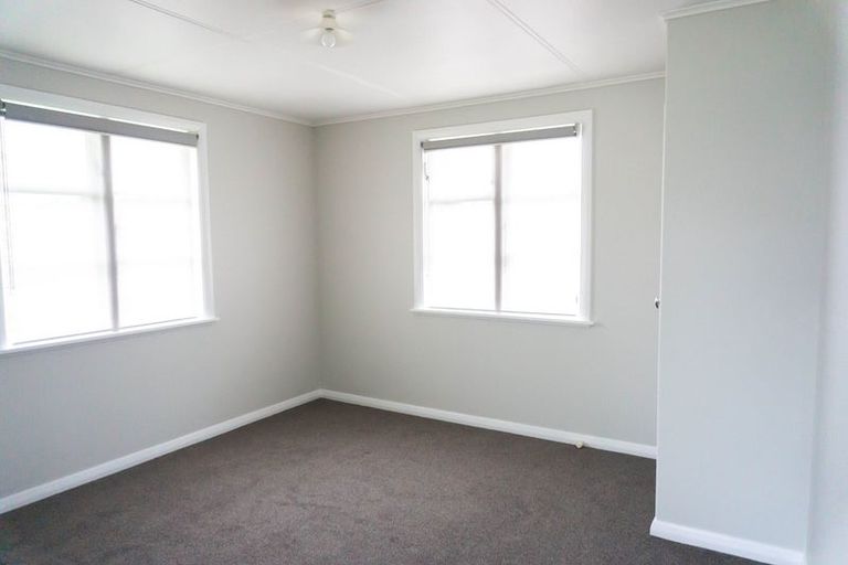 Photo of property in 36 Crewe Crescent, Hokowhitu, Palmerston North, 4410