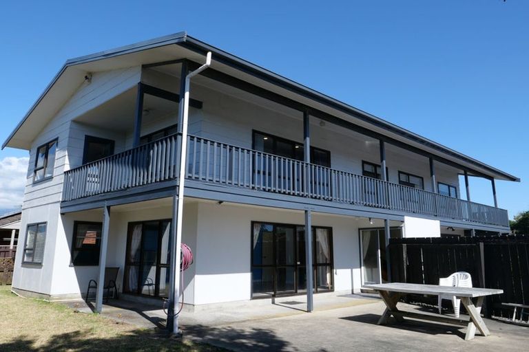 Photo of property in 8 Olive Terrace, Paraparaumu Beach, Paraparaumu, 5032