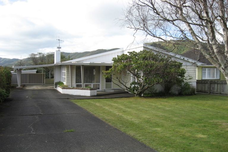Photo of property in 28 Fraser Street, Wainuiomata, Lower Hutt, 5014