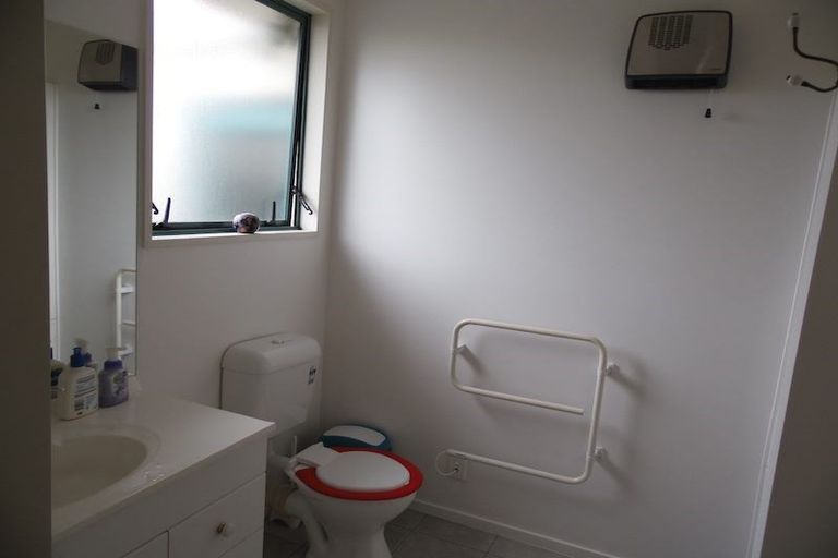 Photo of property in 2/17 Jocelyn Street, Casebrook, Christchurch, 8051