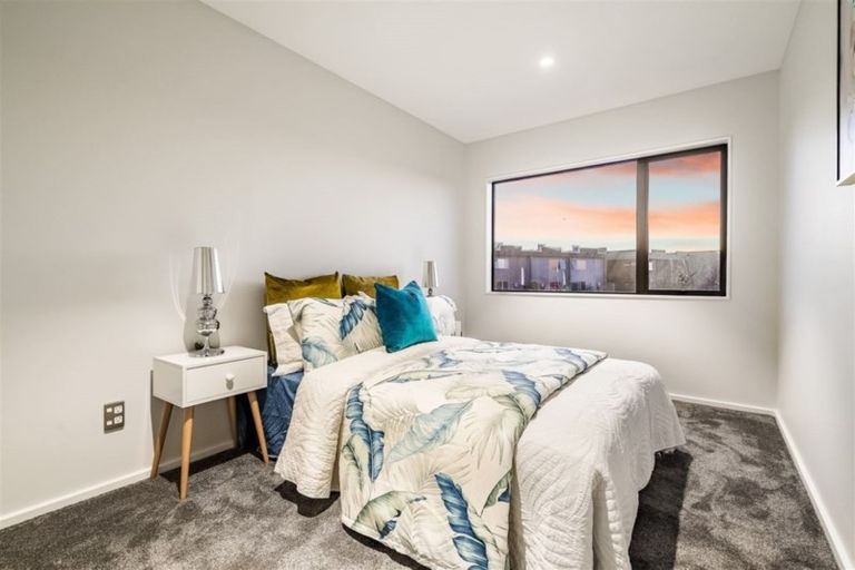 Photo of property in 48 Bordeaux Parade, Te Atatu South, Auckland, 0610