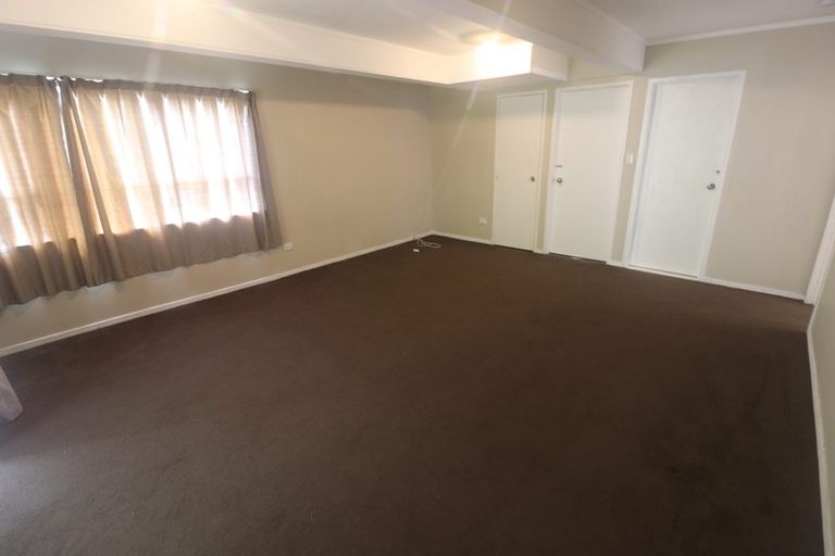 Photo of property in 4 Teviot Place, Totara Vale, Auckland, 0629