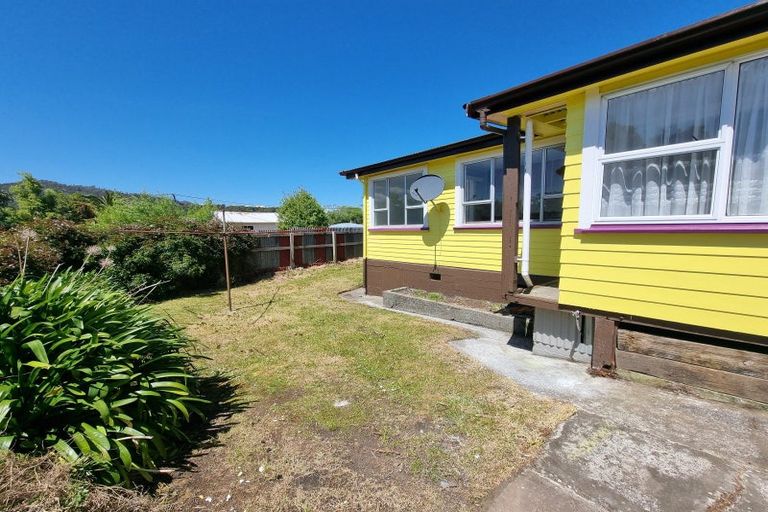 Photo of property in 3 Carroll Street, Runanga, 7803