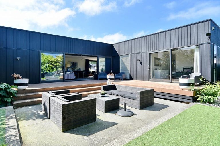 Photo of property in 102 Hills Road, Edgeware, Christchurch, 8013