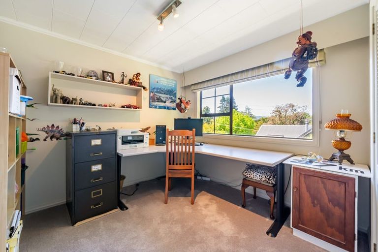 Photo of property in 43c Dowling Grove, Silverstream, Upper Hutt, 5019