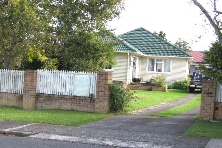 Photo of property in 2 Kervil Avenue, Te Atatu Peninsula, Auckland, 0610